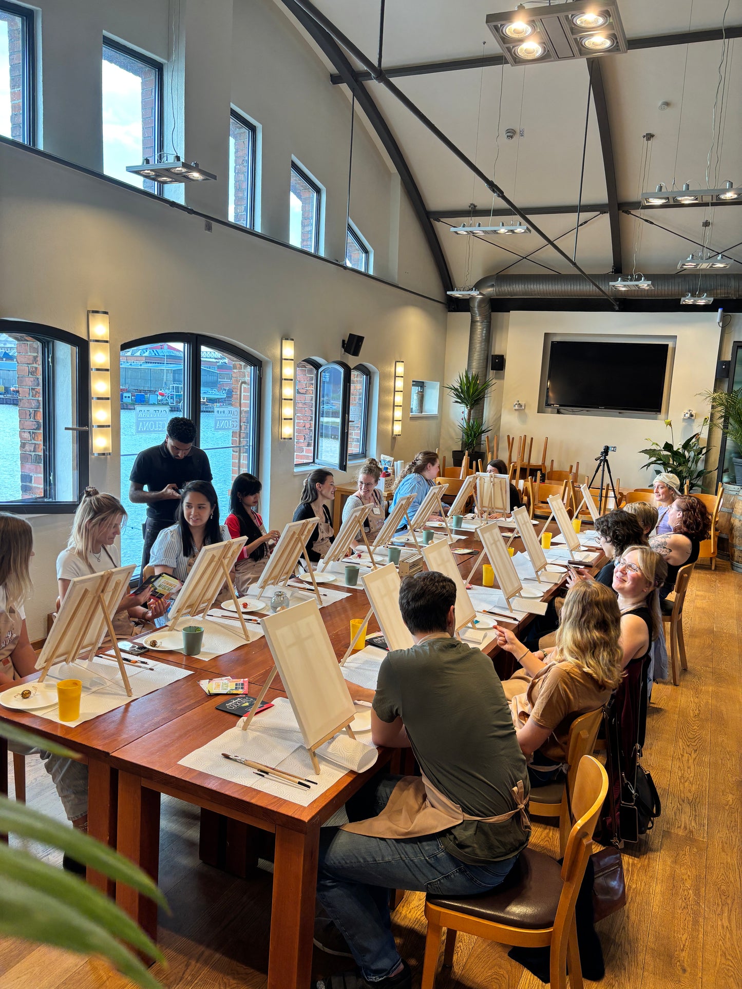 Meet & Paint - Christmas Cards | 22.11.2025 | 17:30 | Cafe & Bar Celona HL